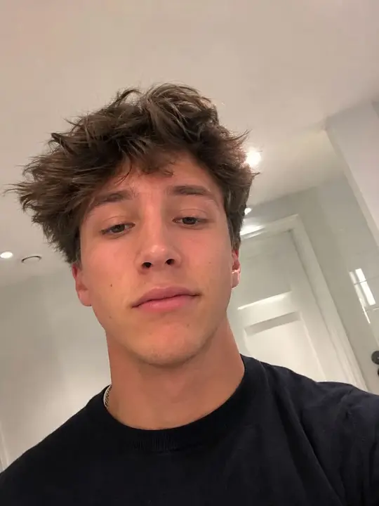 Före: originalselfien som användes i exemplet för Buckethatt-fit